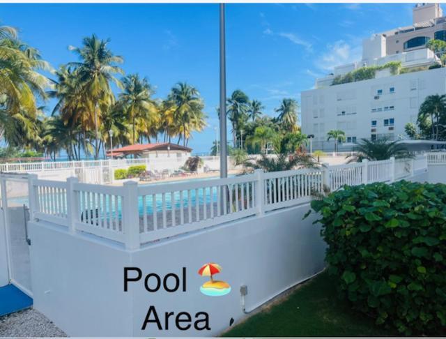 Isla Verde Frente A La Playa Y Piscina, Centrico Y Accesible San Juan Luaran gambar